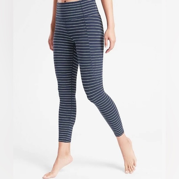 Athleta Pants - Athleta Stripe Contender 7/8 Leggings. XXS